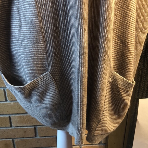 Oversized poncho - Picture 3 of 6